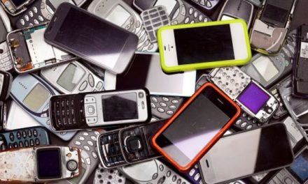 STUDY REVEALS BEST-VALUE MOBILE PHONES OF THE PAST 25 YEARS! ????